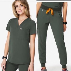 Figs Small Catarina One Pocket and Zamora Joggers